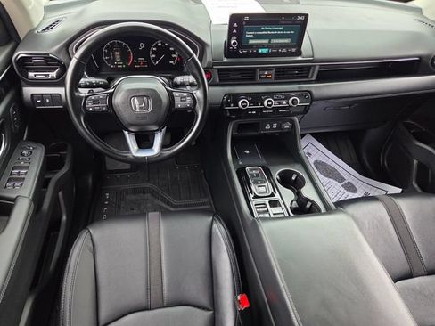Used 2025 Honda Pilot EX-L image 13