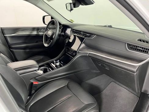 Used 2023 Jeep Grand Cherokee Limited image 46