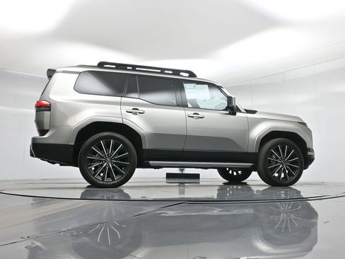 Used 2025 Lexus GX 550 image 52