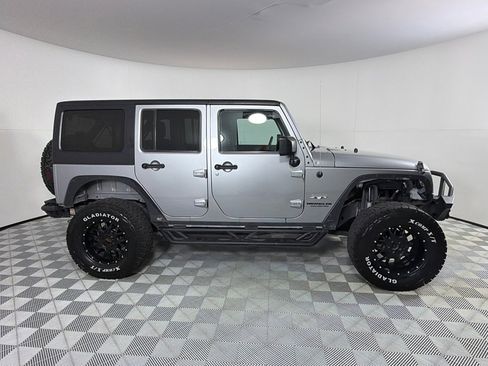 Used 2016 Jeep Wrangler Unlimited Sahara w/ Connectivity Group AWD/4WD image 4