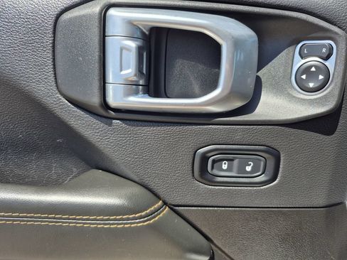 Used 2024 Jeep Wrangler Unlimited Sahara AWD/4WD image 8