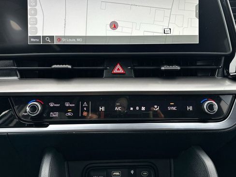 Used 2025 Kia Sportage EX w/ Premium Package image 38