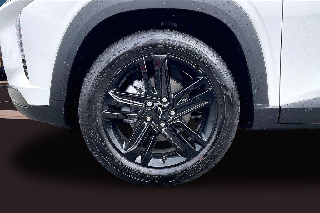 New 2026 Chevrolet Trax ACTIV w/ Sunroof Package FWD image 13