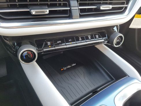 New 2026 Chevrolet Equinox EV LT image 11