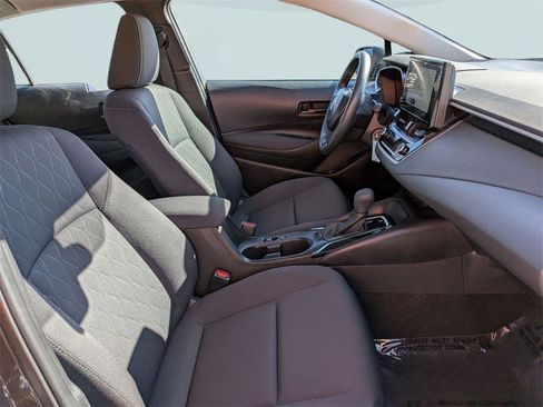 Used 2025 Toyota Corolla LE image 30