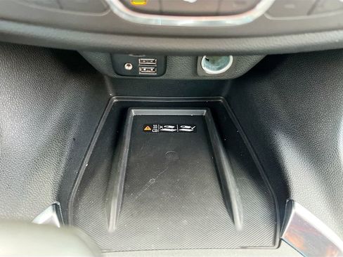 Used 2023 Chevrolet Traverse Premier FWD image 35