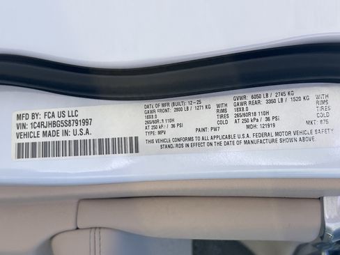 New 2025 Jeep Grand Cherokee Limited image 38