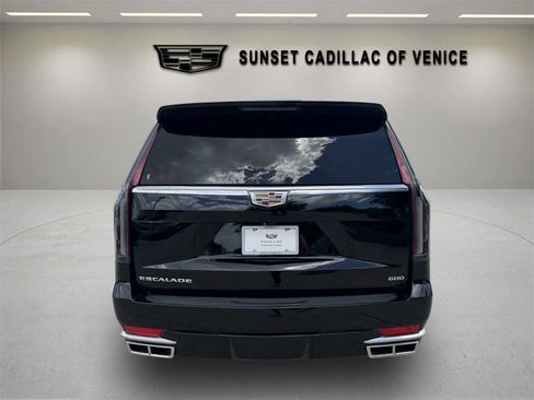 Used 2022 Cadillac Escalade Premium Luxury RWD image 4