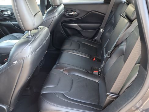 Used 2020 Jeep Cherokee Limited FWD image 31