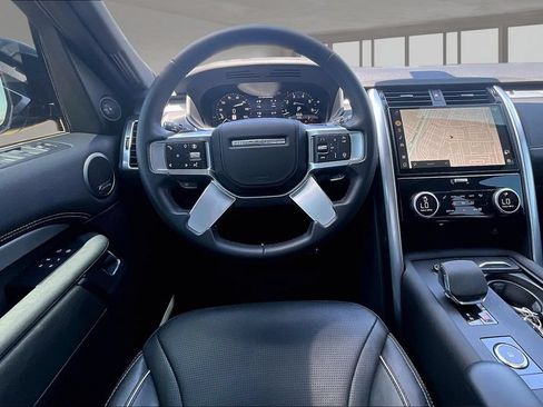 Used 2024 Land Rover Discovery Dynamic SE AWD/4WD image 5