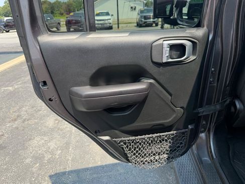 Used 2018 Jeep Wrangler Unlimited Sport S AWD/4WD image 16