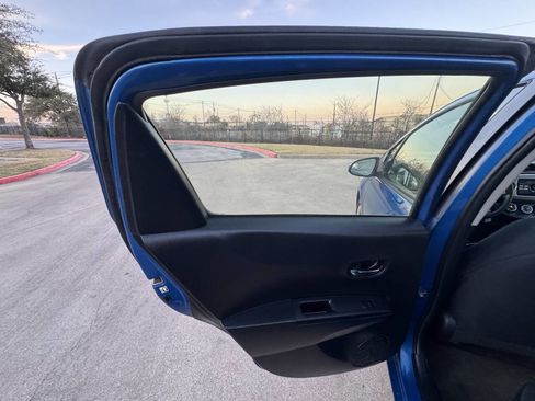 Used 2013 Toyota Yaris LE image 21