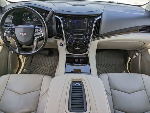 Used 2020 Cadillac Escalade ESV Premium Luxury image 18