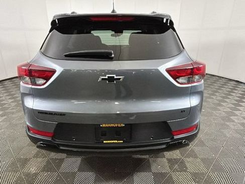 Used 2022 Chevrolet TrailBlazer LT w/ LPO, Blackout Package FWD image 3