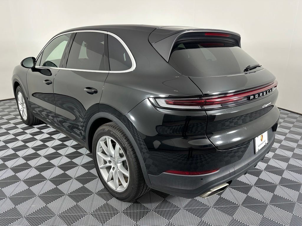 Certified 2024 Porsche Cayenne AWD/4WD image 3