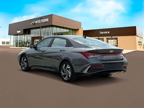 New 2025 Hyundai Elantra Limited FWD image 5