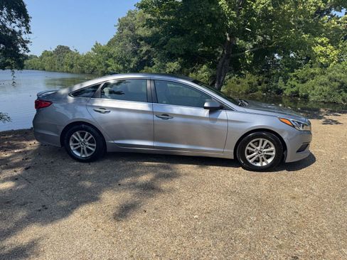 Used 2017 Hyundai Sonata SE FWD image 3