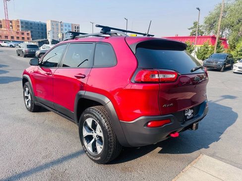 Used 2017 Jeep Cherokee Trailhawk AWD/4WD image 5