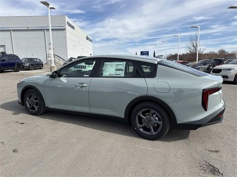 New 2026 Kia K4 LXS image 6