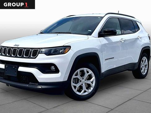 Used 2024 Jeep Compass Latitude AWD/4WD image 1