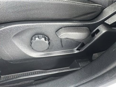 Used 2024 Ford Edge SE image 11