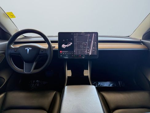 Used 2020 Tesla Model 3 Standard Range image 9