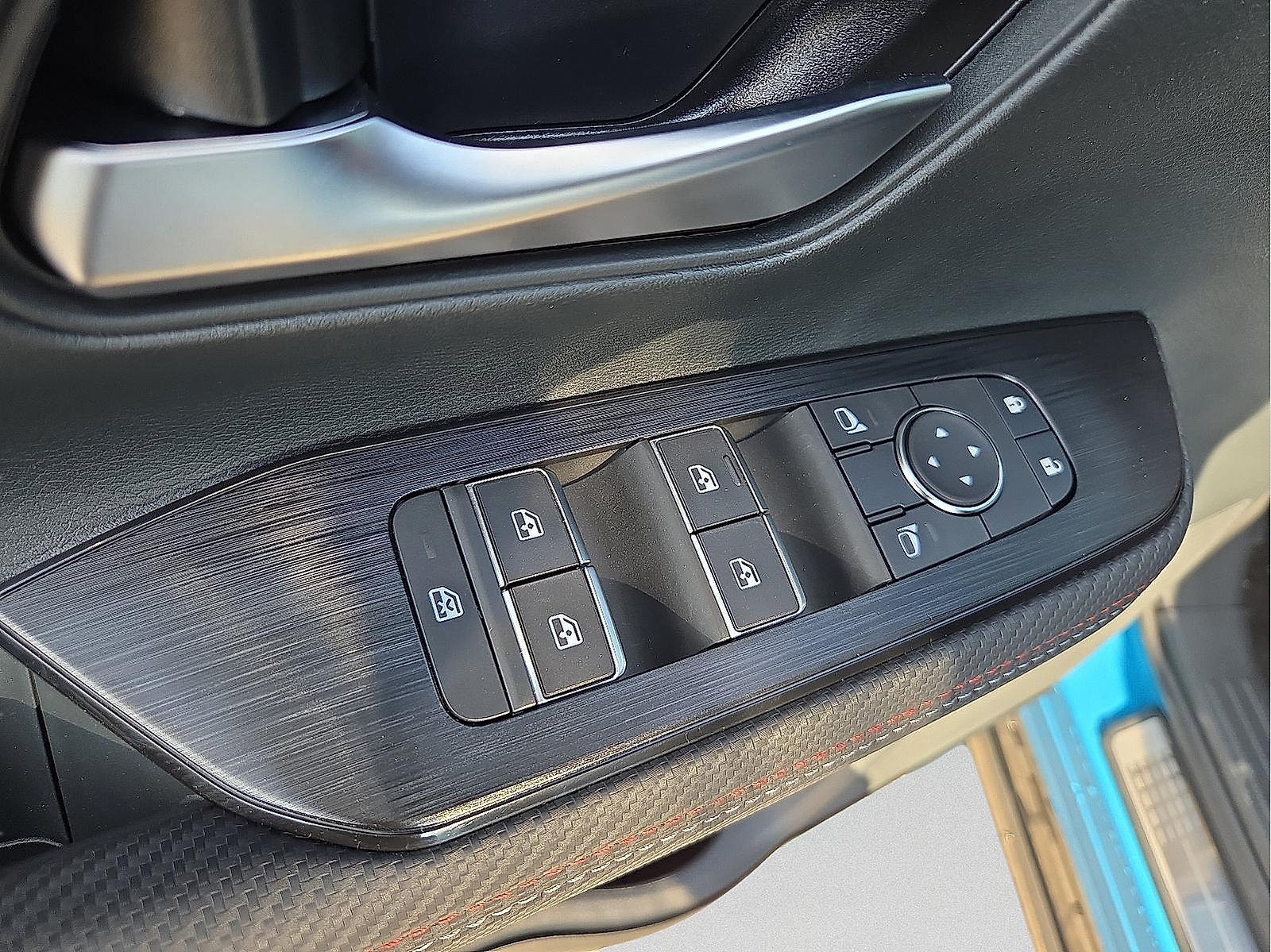 Used 2025 Nissan Kicks SR w/ Illumination Package AWD/4WD image 14