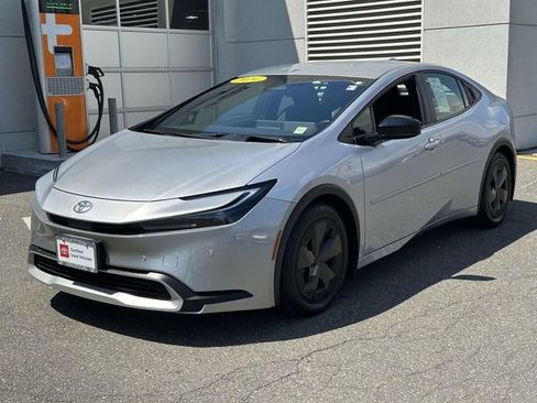 Used 2024 Toyota Prius Prime FWD image 1
