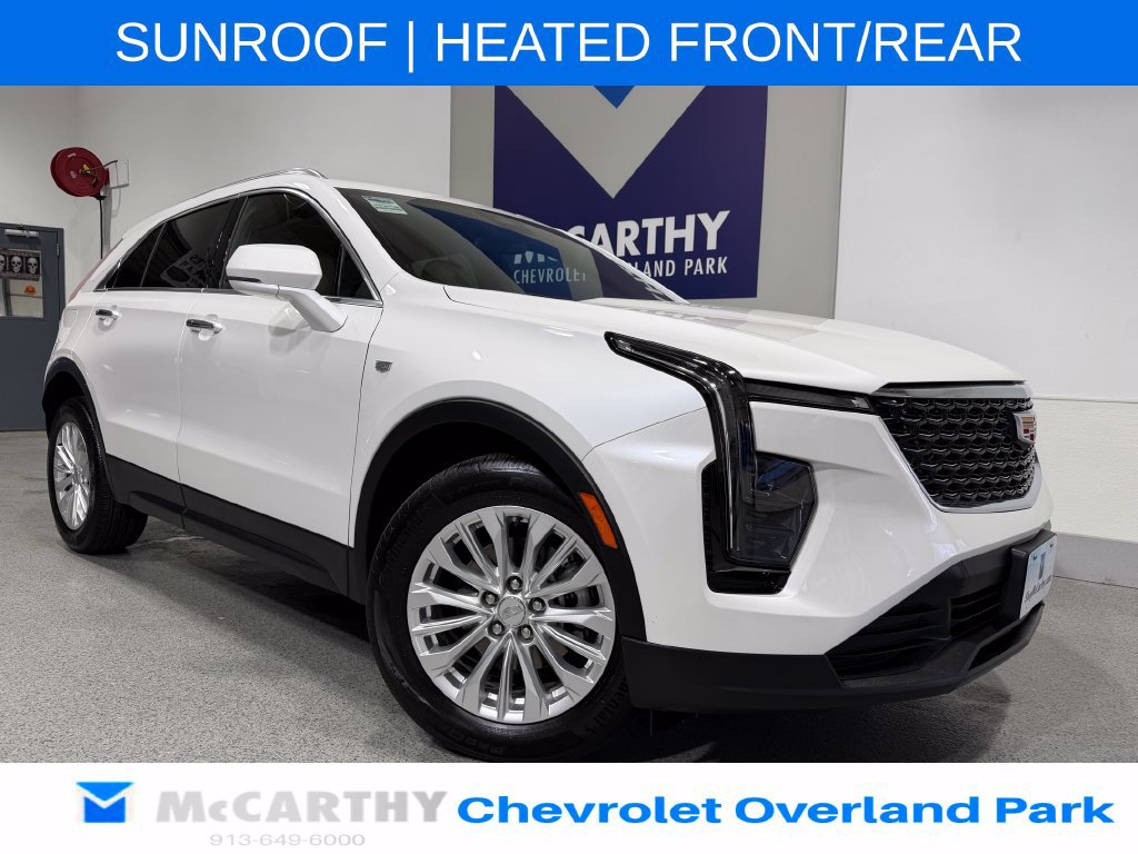Used 2024 Cadillac XT4 Luxury w/ Cold Weather Package FWD image 1