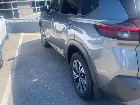 Used 2023 Nissan Rogue SV FWD image 4