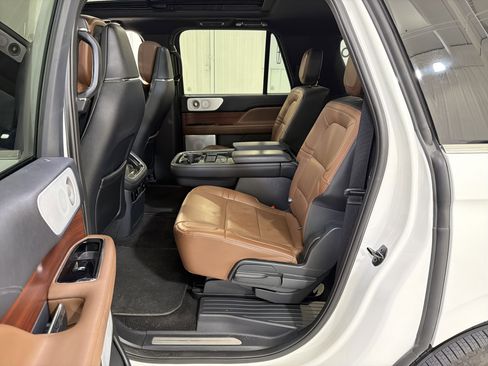 Used 2024 Lincoln Navigator L Reserve image 12