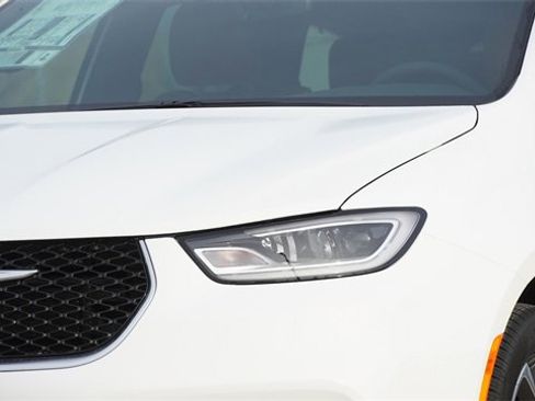 New 2026 Chrysler Pacifica Pinnacle image 4