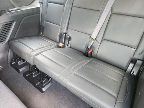 Used 2024 Chevrolet Tahoe Z71 w/ Luxury Package AWD/4WD image 32