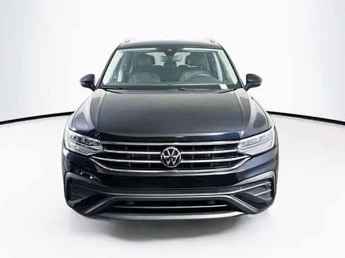 Used 2023 Volkswagen Tiguan SE FWD image 2