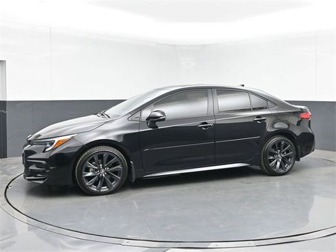 Used 2024 Toyota Corolla SE w/ SE Premium Package image 11