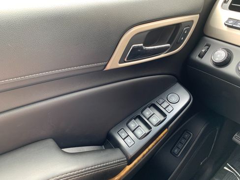 Used 2017 GMC Yukon Denali AWD/4WD image 16