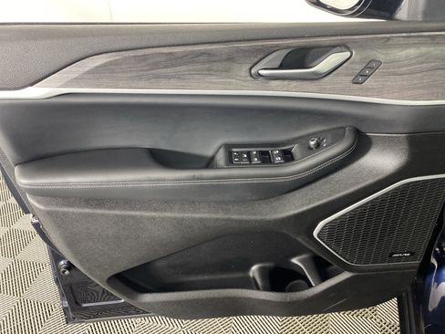 Used 2022 Jeep Grand Cherokee Limited 4xe w/ Luxury Tech Group II image 15