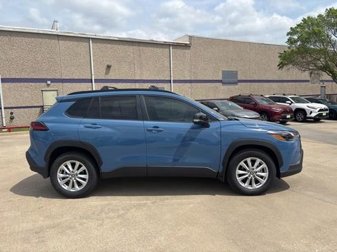 Used 2026 Toyota Corolla Cross LE image 8