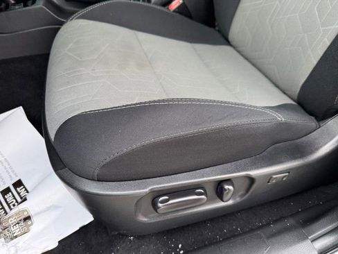 Used 2022 Toyota Tacoma TRD Off-Road image 17