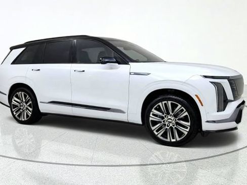 Used 2026 Cadillac Vistiq Platinum w/ LPO, Floor Liner Package AWD/4WD image 1