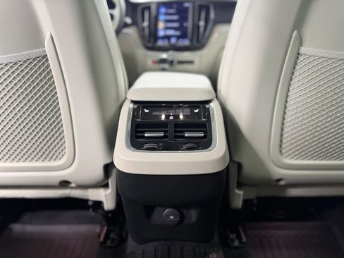 Used 2021 Volvo XC60 T5 Inscription w/ Protection Package FWD image 39
