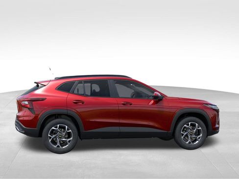 New 2026 Chevrolet Trax LT w/ Driver Confidence Package FWD image 6