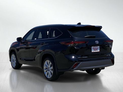 Certified 2026 Toyota Highlander Limited AWD/4WD image 4