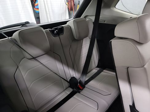 Used 2019 Volkswagen Tiguan SEL Premium w/ 3rd Row Seat Package image 15