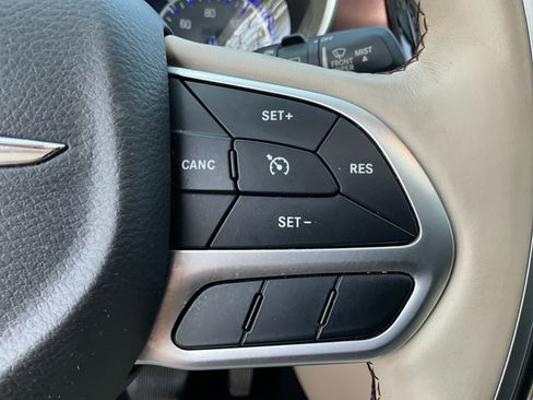 Used 2018 Chrysler Pacifica Limited FWD image 22