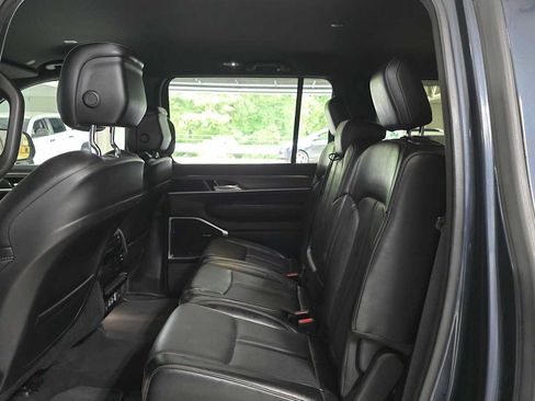 Used 2024 Jeep Wagoneer L Series II w/ Flexible Seating Group AWD/4WD image 19