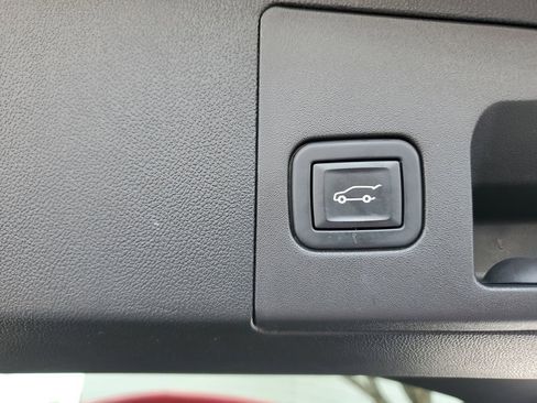 Used 2022 Cadillac XT5 Premium Luxury w/ LPO, Premium Carpet Package FWD image 26