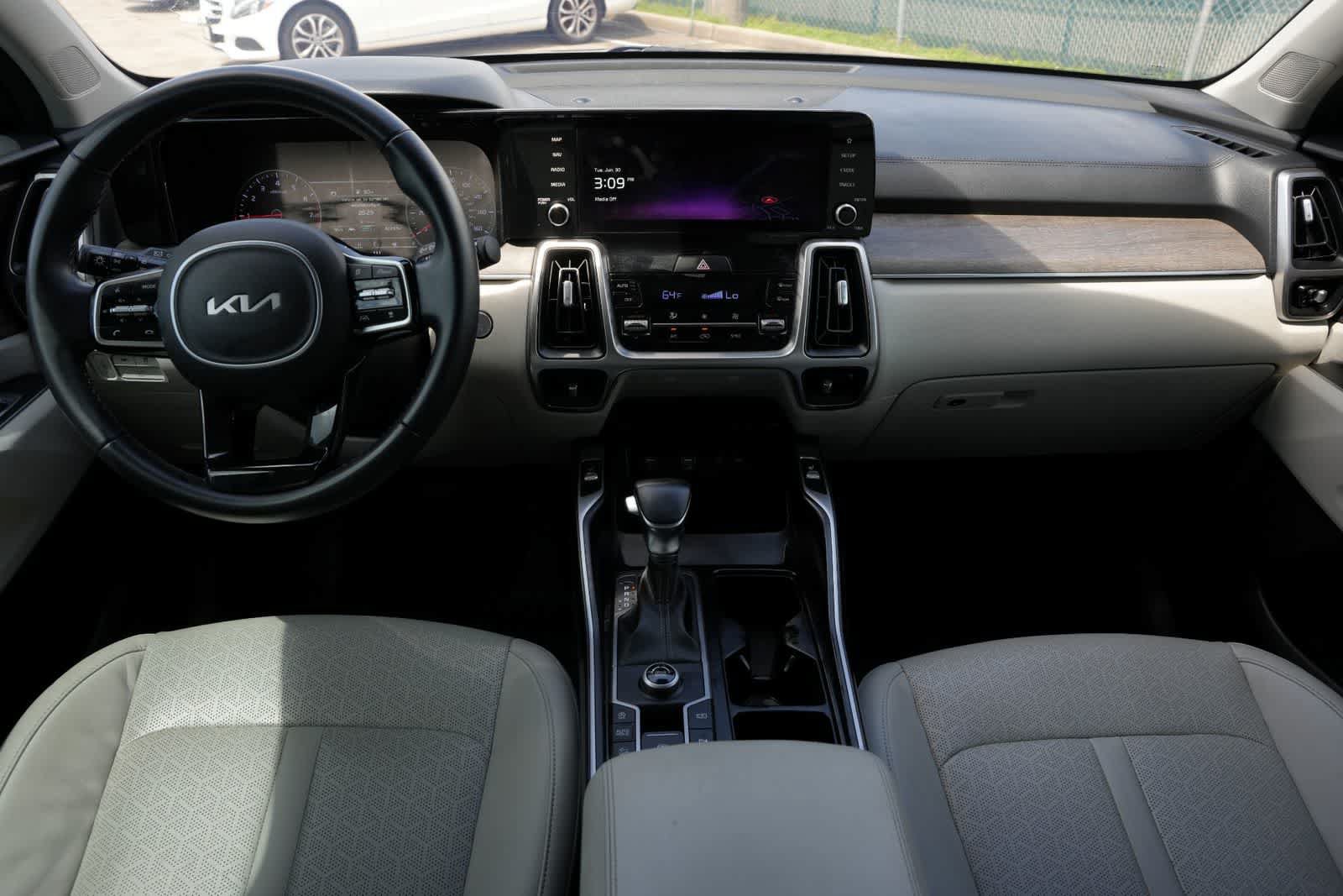 Used 2022 Kia Sorento EX w/ Panoramic Sunroof Package FWD image 7