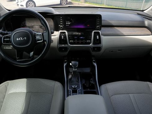 Used 2022 Kia Sorento EX w/ Panoramic Sunroof Package FWD image 7