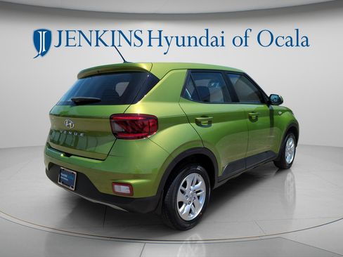 Certified 2023 Hyundai Venue SE FWD image 3